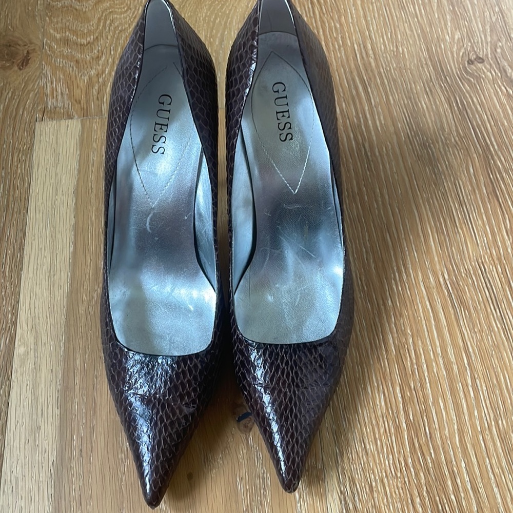 Guess vintage snakeskin pumps